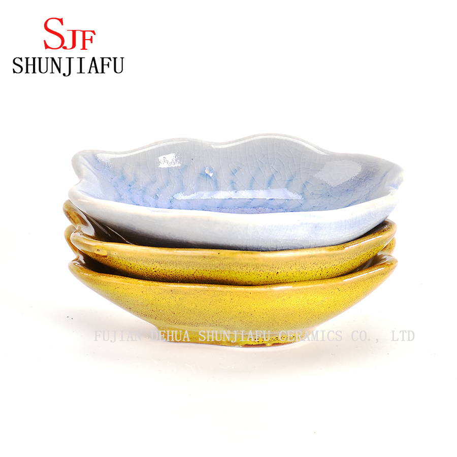Cuillère de dégustation en porcelaine de couleur blanche de plat de sauce en céramique en forme de cuillère