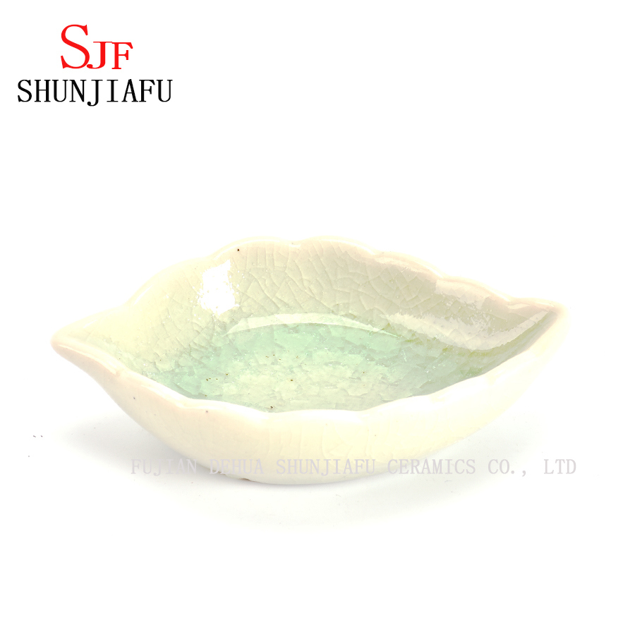Cuillère de dégustation en porcelaine de couleur blanche de plat de sauce en céramique en forme de cuillère
