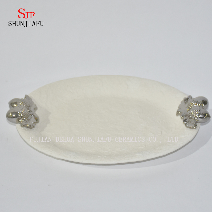 Plat en porcelaine blanche trois petites soucoupes tartan pour apéritif, dessert, salade, collation, sushi, fruits, pain