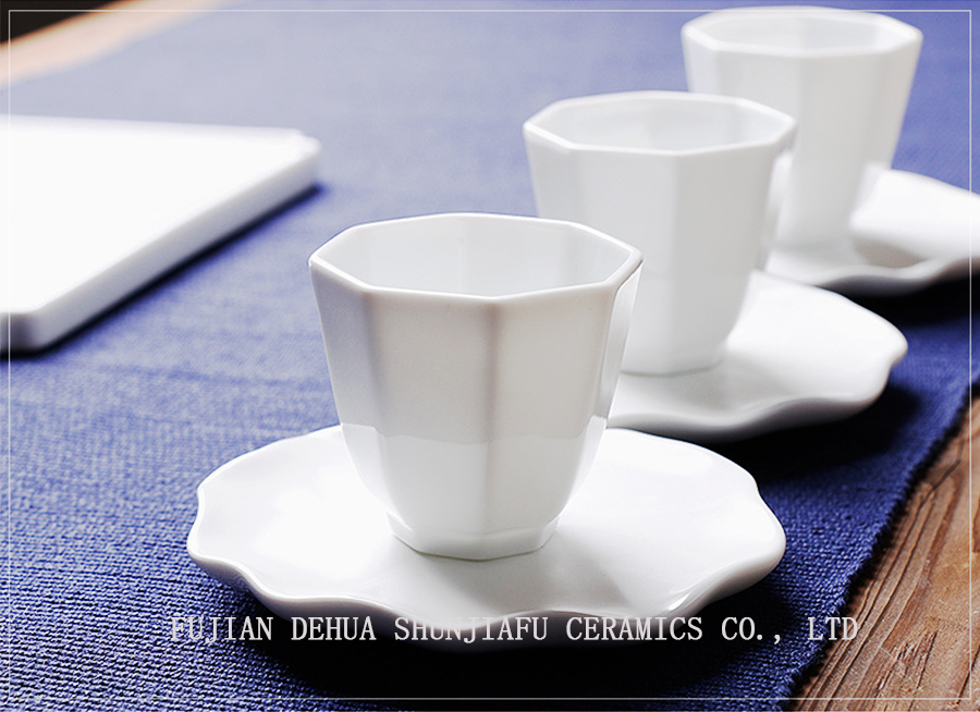 Tasse vitale de thé en porcelaine blanche brillante de haute catégorie, céramique de tasse d'octogone