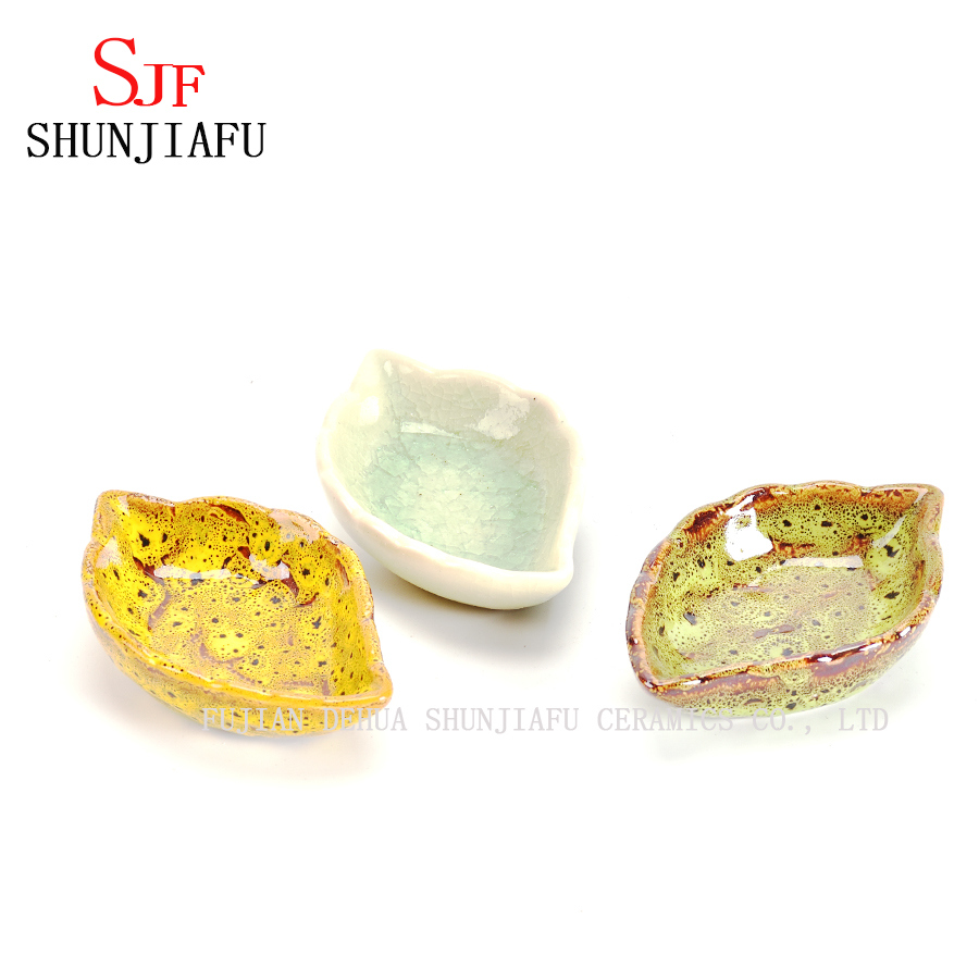 Cuillère de dégustation en porcelaine de couleur blanche de plat de sauce en céramique en forme de cuillère