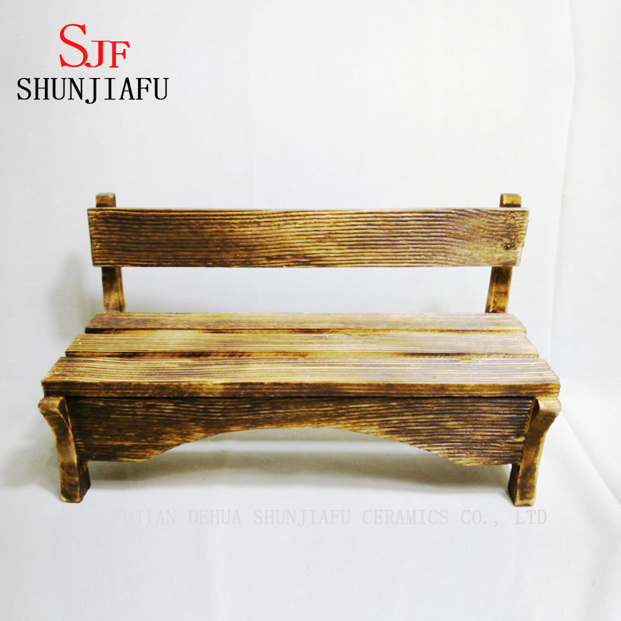 Chaise de salle à manger sculptée en bois massif