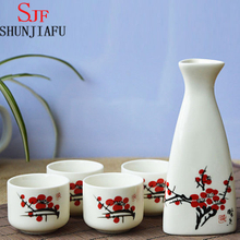 Tasse à saké en céramique de forme triangulaire blanche