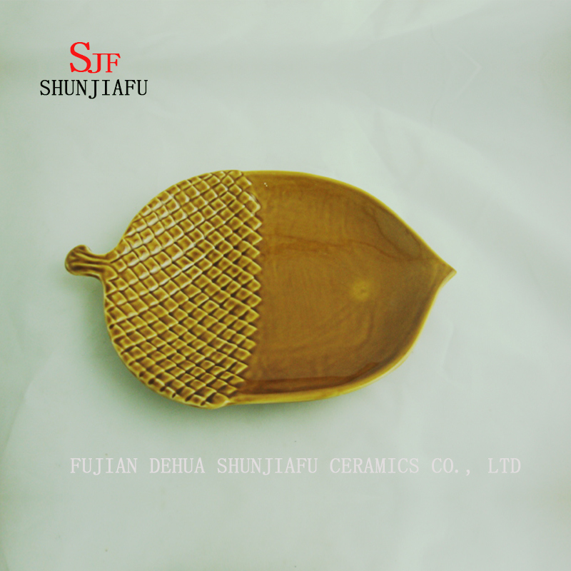 Assiette de service en c&eacute;ramique 2 tailles / 2 couleurs / forme d'&eacute;crou