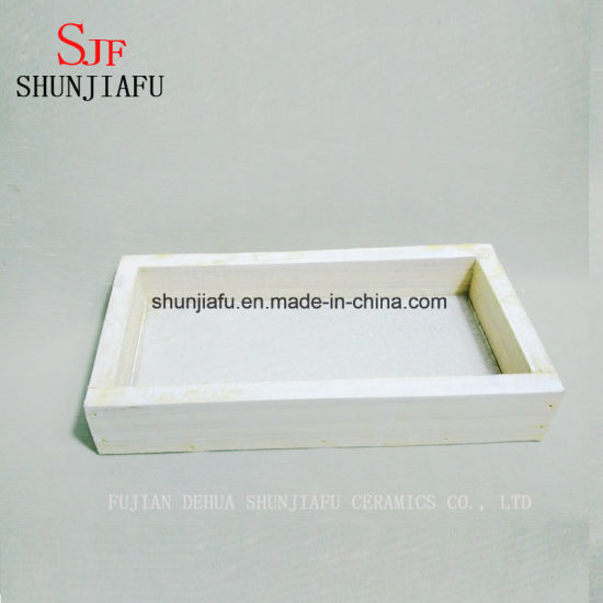 Petits pots de fleurs carrés en bois