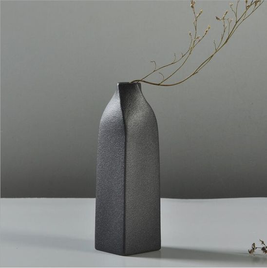 Vase noir en céramique de forme spéciale de personnalité de la mode moderne
