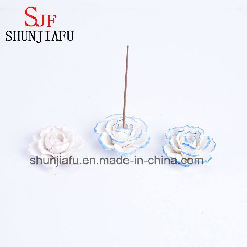 Br&ucirc;leur d'encens de type fleur en c&eacute;ramique fabriqu&eacute; &agrave; la main pour b&acirc;tons