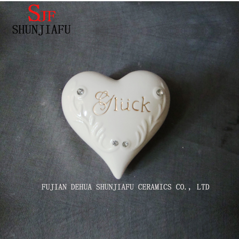 D&eacute;corations de No&euml;l en porcelaine blanche D&eacute;corations de maison en forme de coeur, faites &agrave; la main avec du cristal artificiel