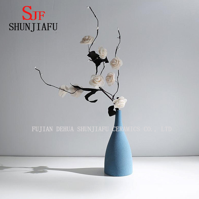 Vase en c&eacute;ramique bleu et noir mat moderne de style europ&eacute;en
