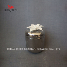 Boîte de souvenir de bibelot en céramique de fleur blanche en céramique de galvanoplastie / boîte à bijoux / B