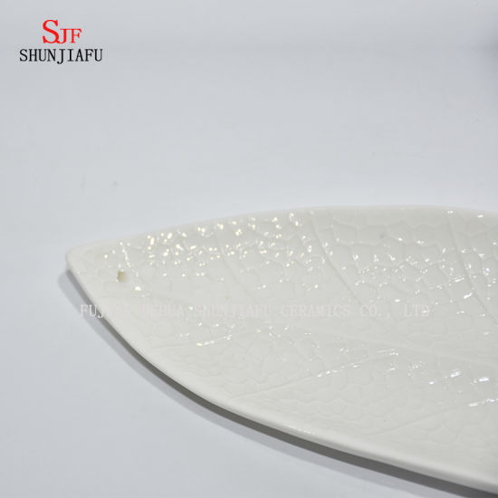 Plaque / plats / vaisselle en céramique de décoration galvanisés par forme attrayante de feuille