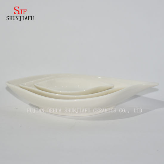 Assiette de service en porcelaine blanche Leaf Shapes