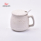 Tasse créative en céramique avec couvercle. Tasse à café pour le petit déjeuner