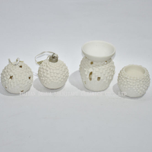 Série de 4 formes de cône de pin en céramique de conception / porte-bougie
