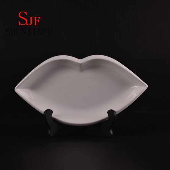 Assiette en porcelaine en forme de lèvre pour la décoration de la maison ou la vaisselle d'hôtel