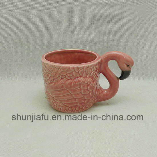 Vase en céramique avec flamants roses