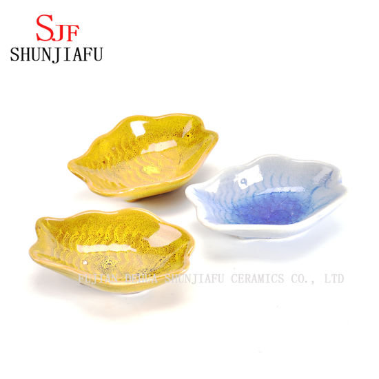 Cuillère de dégustation en porcelaine de couleur blanche de plat de sauce en céramique en forme de cuillère