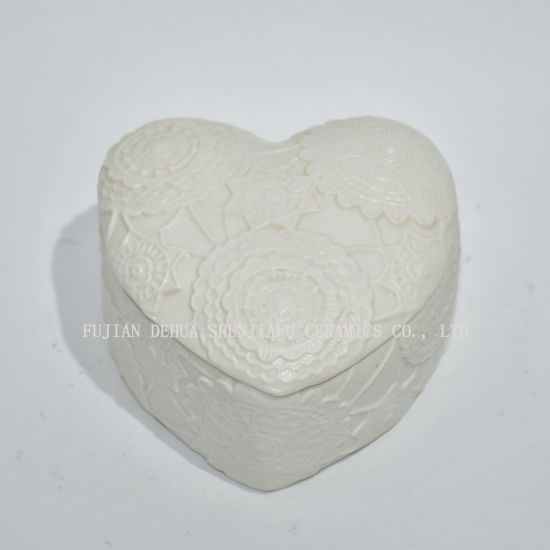 Céramique blanche de conception décorative de coeur / porte-bijoux supérieur de commode