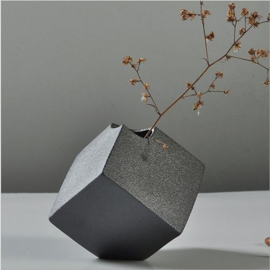 Vase noir en céramique de forme spéciale de personnalité de la mode moderne