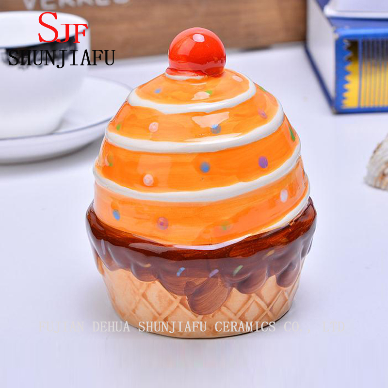 Tirelire en c&eacute;ramique de cr&egrave;me glac&eacute;e pour cadeau