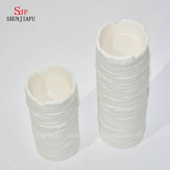 Vase en céramique blanche simple