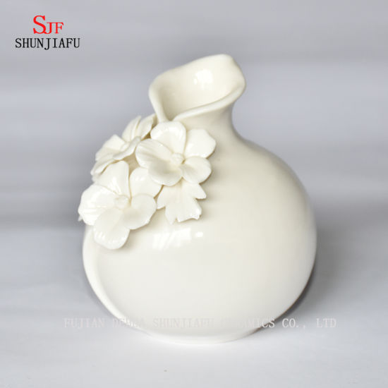 Vase à fleurs en céramique de haute qualité / a