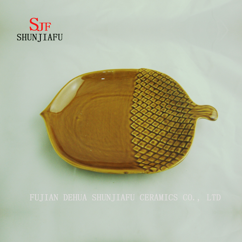 Assiette de service en c&eacute;ramique 2 tailles / 2 couleurs / forme d'&eacute;crou