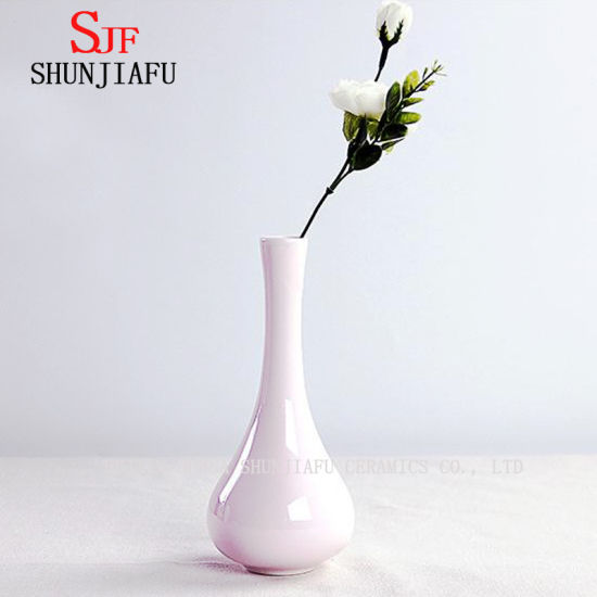 Vase en céramique design rose pour la décoration de la maison