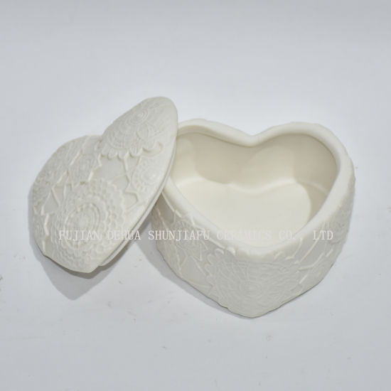 Céramique blanche de conception décorative de coeur / porte-bijoux supérieur de commode