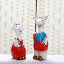 La mariée et le marié de moutons en céramique moderne décorent des décorations de mariage / B