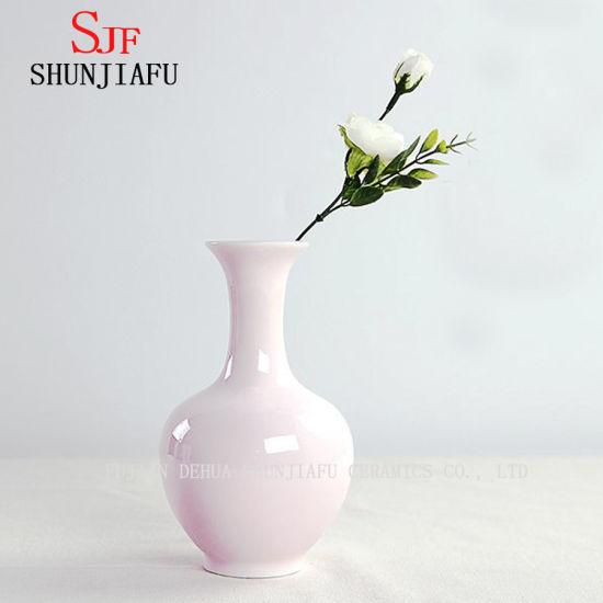 Vase en céramique design rose pour la décoration de la maison