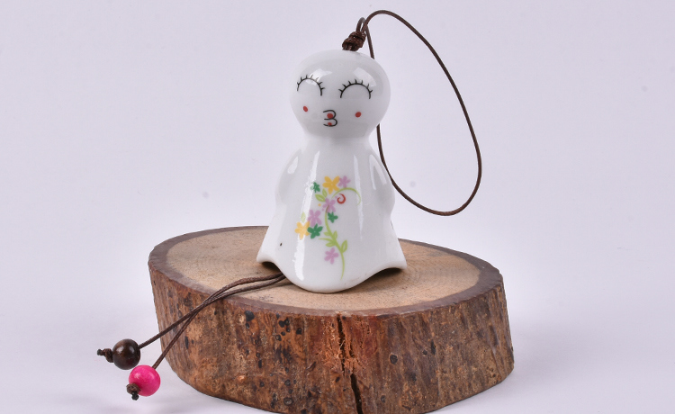 Belles cloches &agrave; vent en c&eacute;ramique de carillons de jardin de poup&eacute;es ensoleill&eacute;es japonaises (le style peut varier)