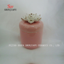 Boîte à bijoux en céramique de couleurs avec couvercle à fleur de rose blanche