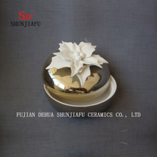 Boîte de souvenir de bibelot en céramique de fleur blanche en céramique de galvanoplastie / boîte à bijoux / C