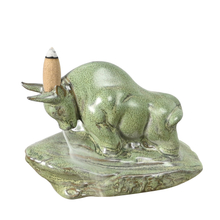 Brûleur d'encens à refoulement de cascade de conception de style de taureau en céramique de statue de vache