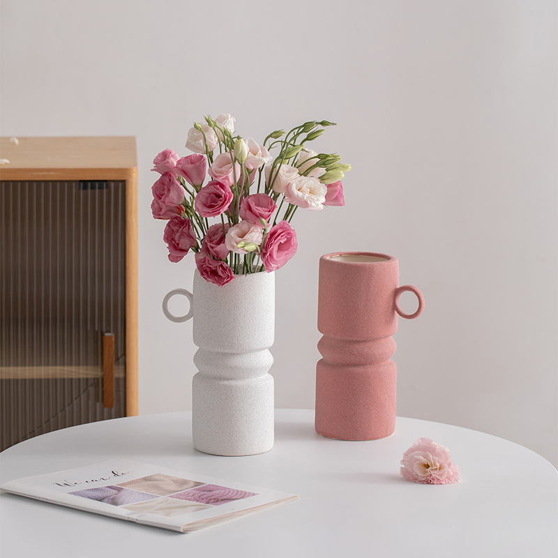 Accepter le traitement personnalisé de différentes couleurs et styles roses 、 Vases en céramique en noir et blanc