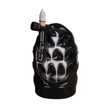 Comme une couche de cascade sur un brûleur d'encens en céramique à contre-courant en couche