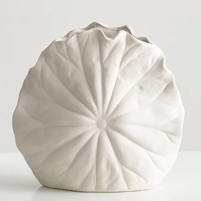 Vase en céramique à la main d'art fonctionnel pour les intérieurs modernes