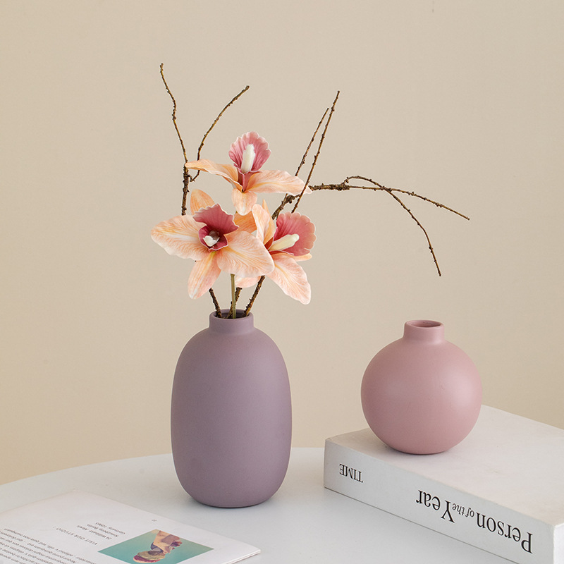 Fusion de la tradition et du design moderne élégant vase en céramique artisanale