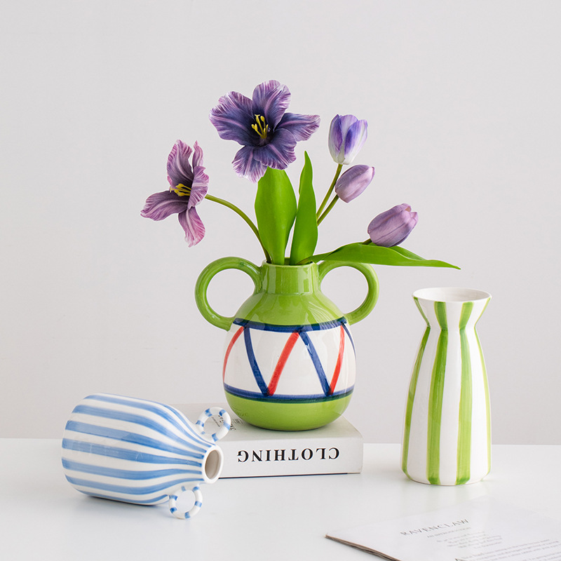 Conceptions compactes pour les petits appartements Vases en céramique pour espaces urbains