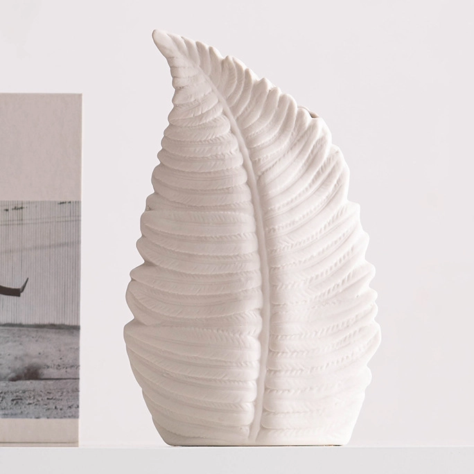 Vase en céramique à la main d'art fonctionnel pour les intérieurs modernes