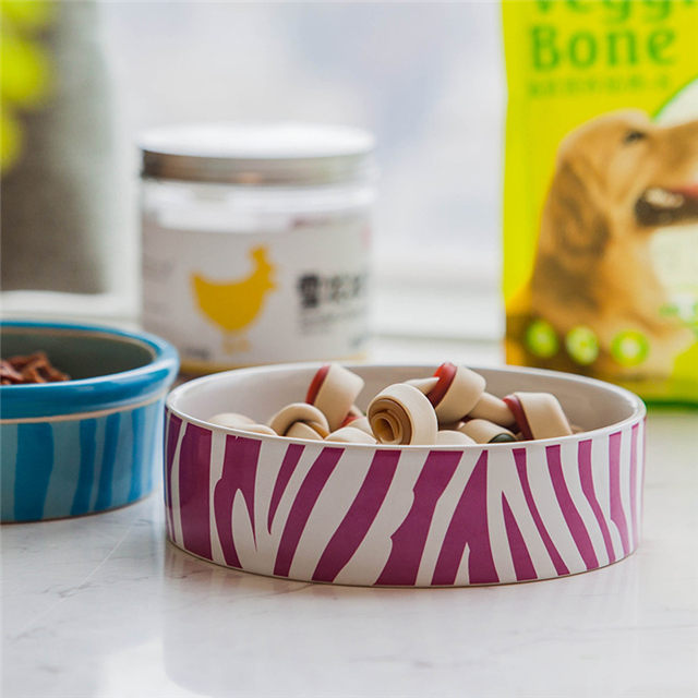 Alimentateur en céramique pour animaux de compagnie en céramique de bol de chien en céramique circulaire de bande rose d'impression