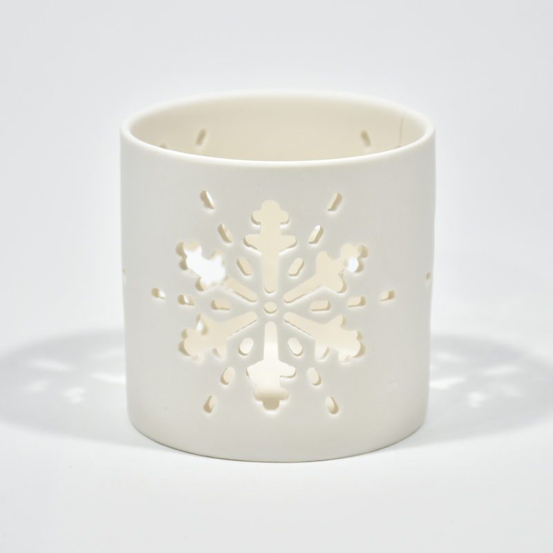 Porcelaine blanche circulaire creux de style neige en céramique coussin de motif en céramique creux