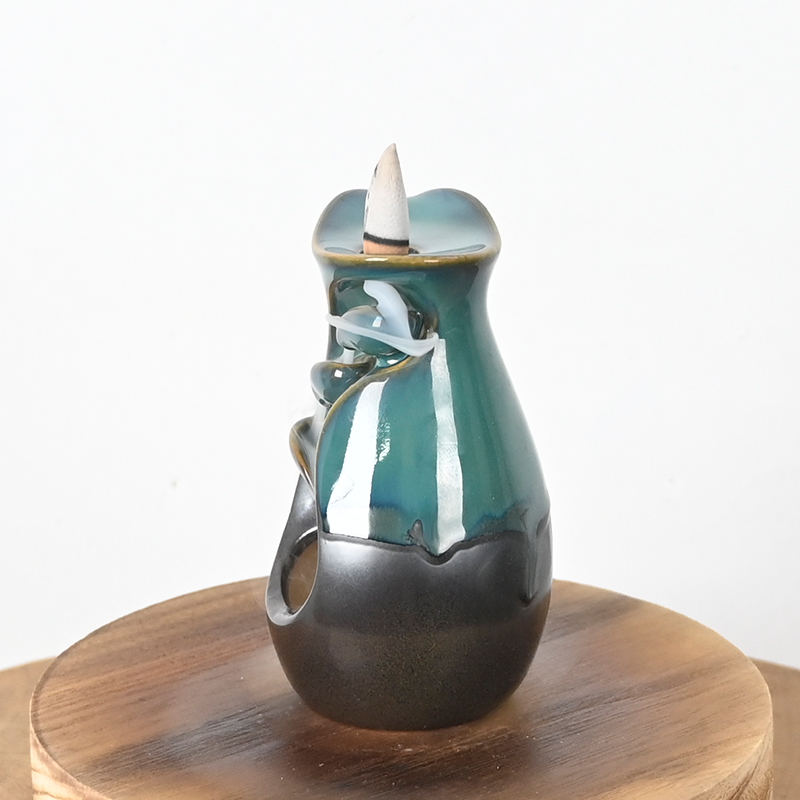 Conception de style vase encens en cascade en céramique brûleur d'encens de débit en céramique
