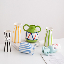 Conceptions compactes pour les petits appartements Vases en céramique pour espaces urbains
