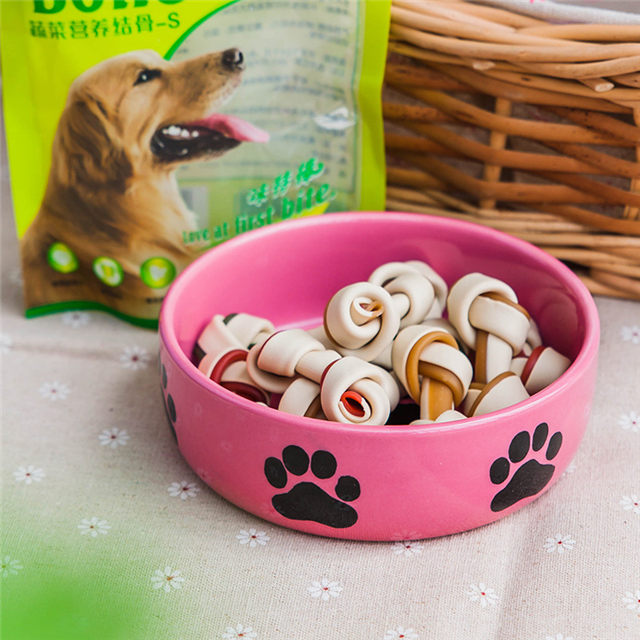 avec des empreintes de chien imprimant des os imprimés circulaires au bas du bol en céramique pour chien Feeder en céramique rose pour animaux de compagnie Bol en céramique rose pour chien