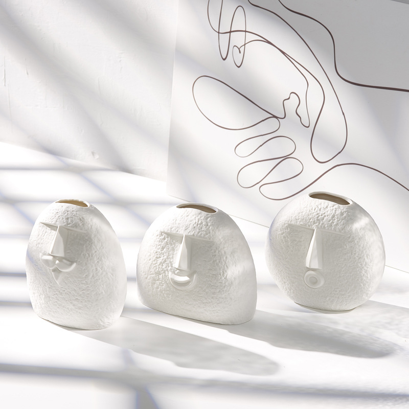 Vase en porcelaine sans glaçure dans l'eau de bureau Vase en céramique