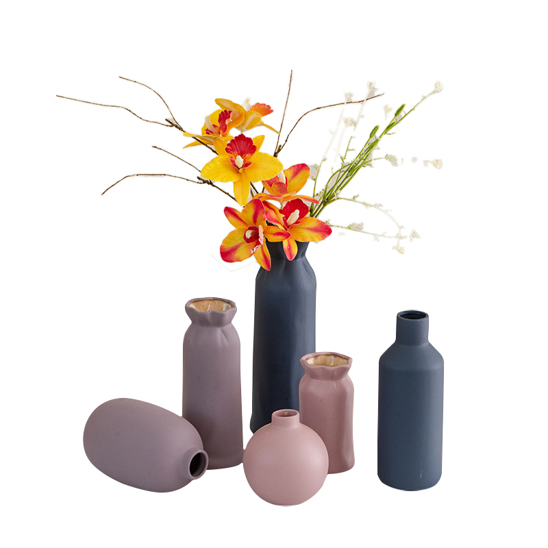 Fusion de la tradition et du design moderne élégant vase en céramique artisanale