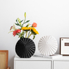 Vase rond en céramique plat moderne, Pot de fleur cannelé plissé, noir mat, blanc, décoration nordique pour la maison, vente en gros, Vase de table créatif en porcelaine côtelée