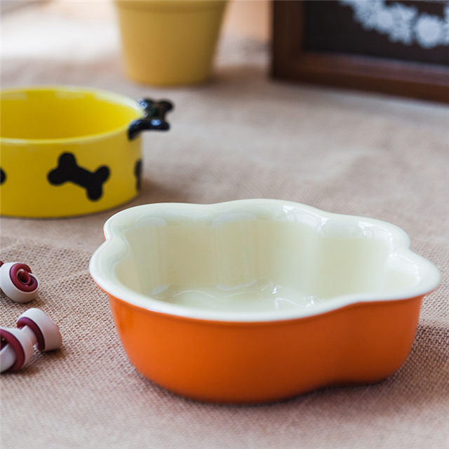 Bol pour chien en céramique rose avec pieds de chien